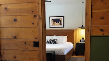 Premier suite, 1 kingsize bed met slaapbank, open haard | Woonruimte | Een televisie, een dvd-speler en betaalfilms