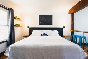 Premium bedding, individually decorated, individually furnished - The Stranger Lodge (Sisters)