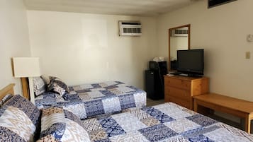 Standard Room, 2 Queen Beds | Bathroom