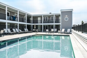 Sesongbasert utendørsbasseng