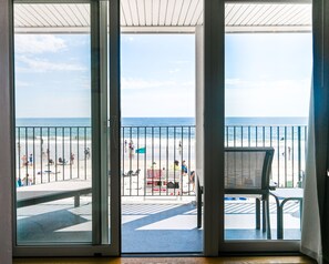 Beach/ocean view - Atlantic Oceanfront Hotel (Wells)