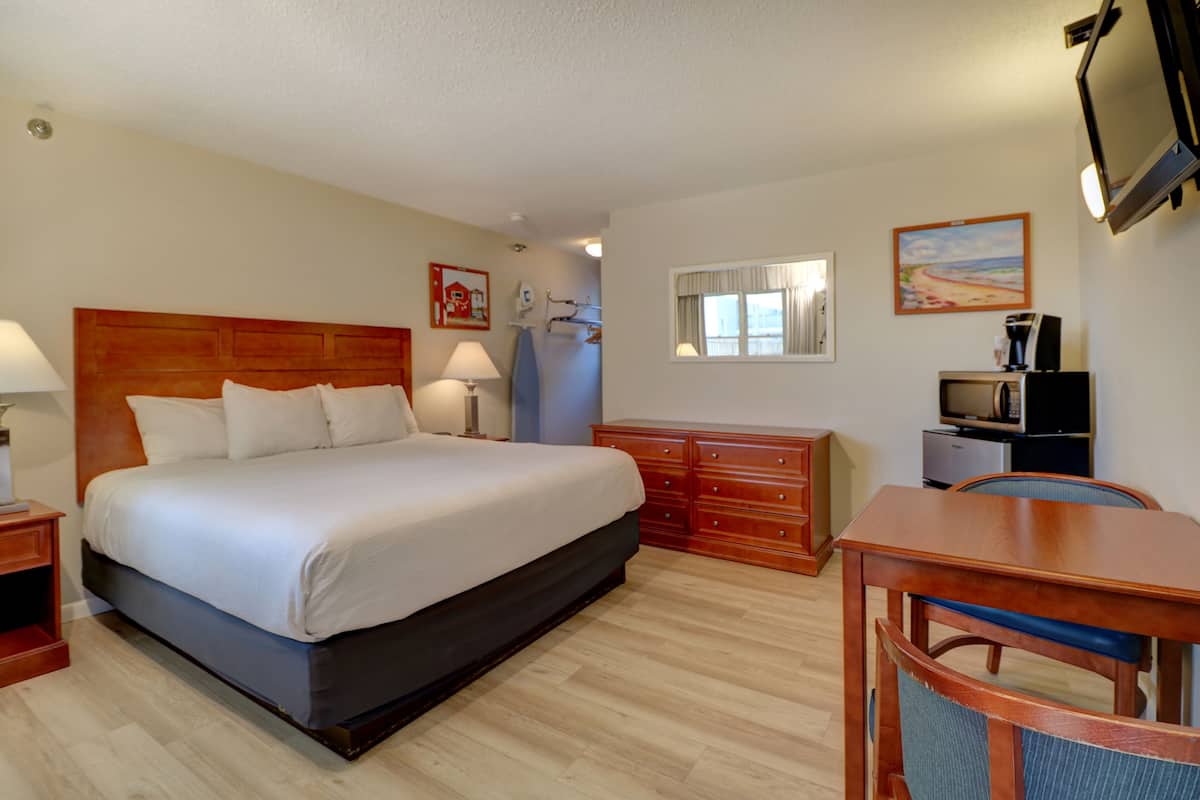 Standard Double Room | Individually decorated, individually furnished, blackout drapes