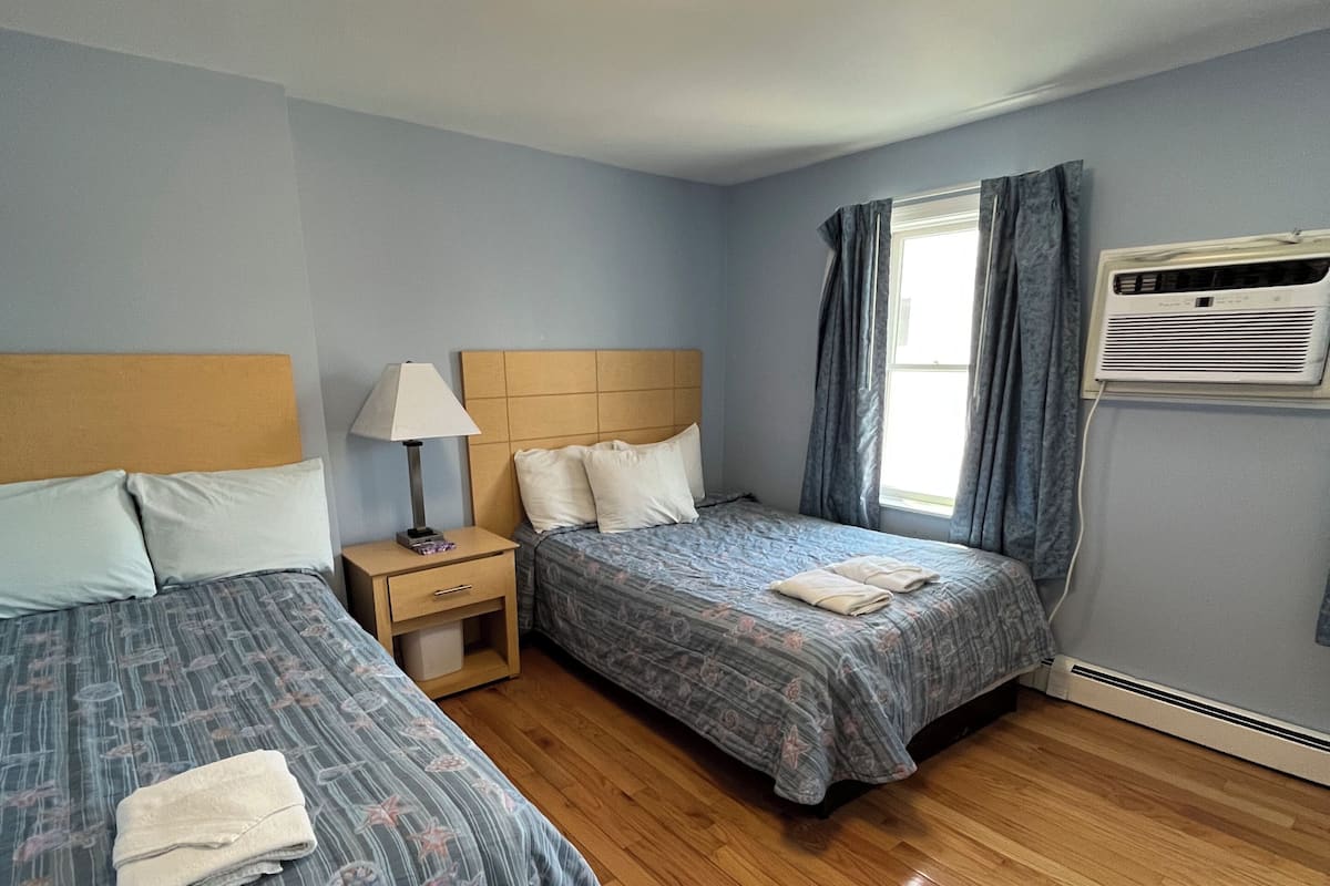 Deluxe 2 Bedroom Apartment Second Floor (Corner Unit - V9) | Iron/ironing board, free WiFi, bed sheets