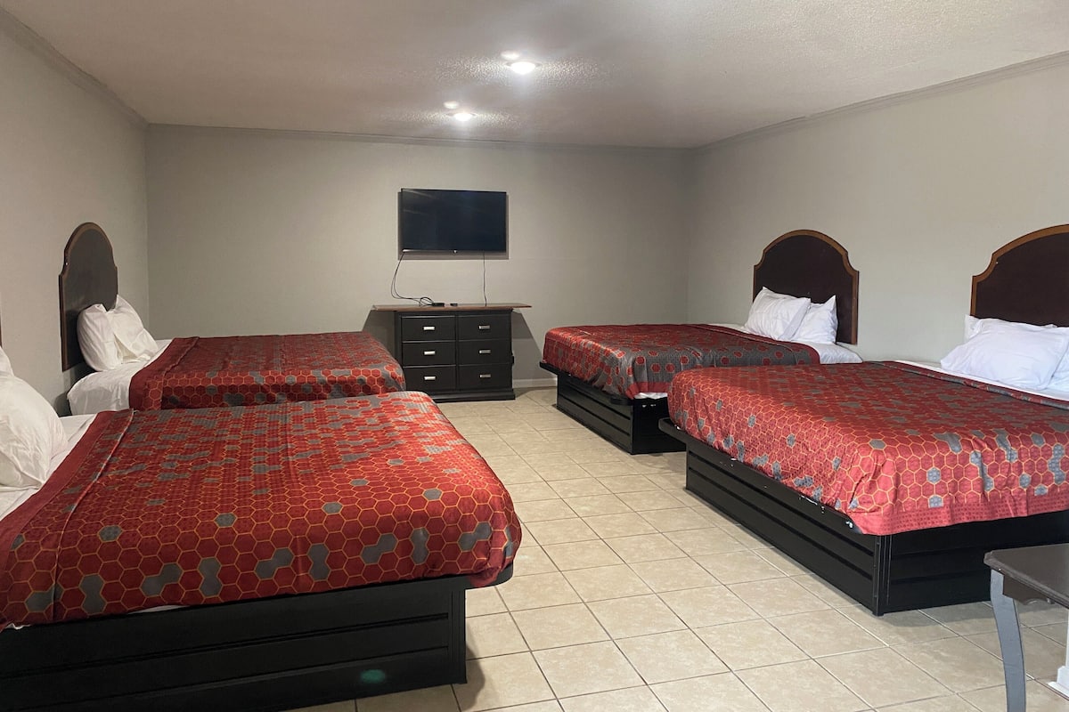 Egyptian cotton sheets, premium bedding, free WiFi, bed sheets