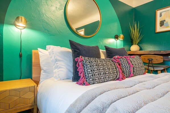 b. green | Interior - b.side motel + rv (Bandon)