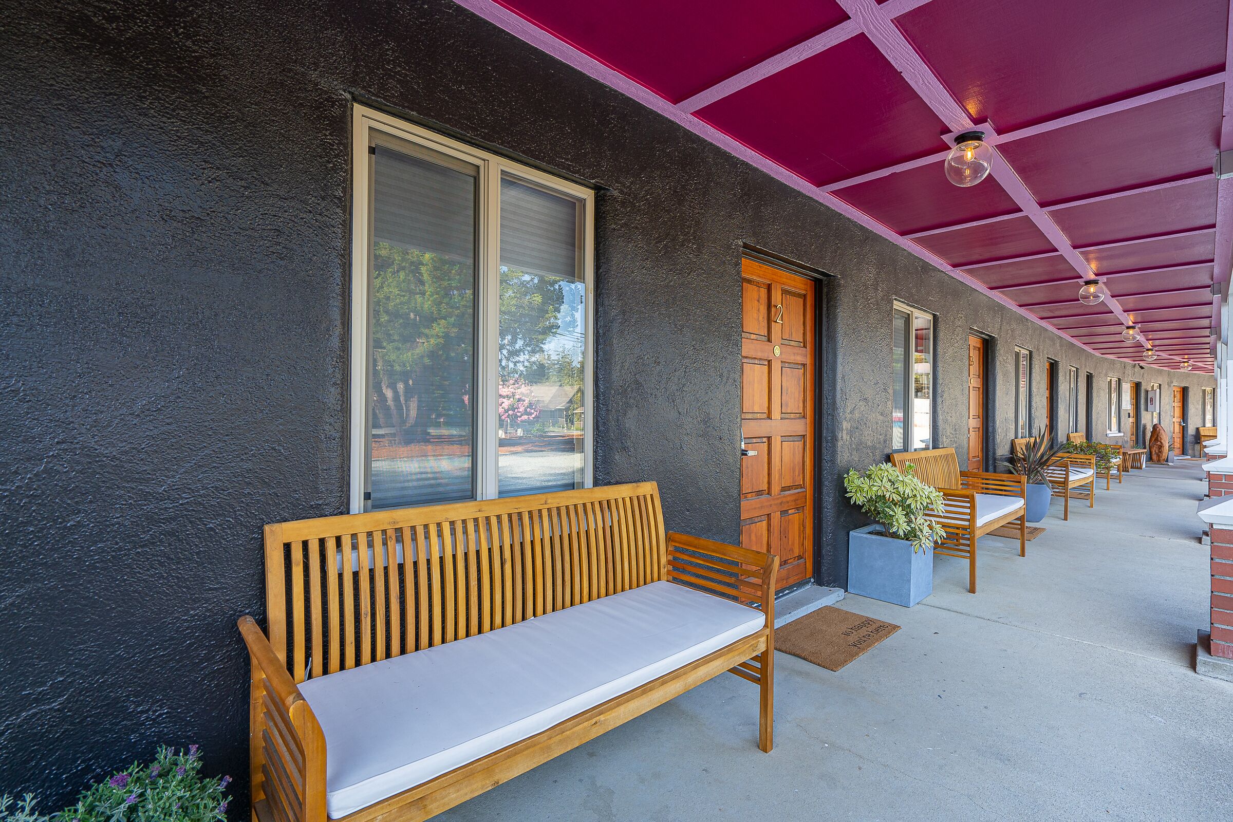 Vista frontal de la propiedad