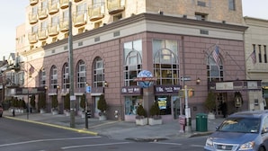 Exterior - Avenue Plaza Hotel (Brooklyn)