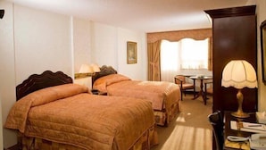 Luxury Room | In-room safe, desk, iron/ironing board, cots/infant beds - Avenue Plaza Hotel (Brooklyn)