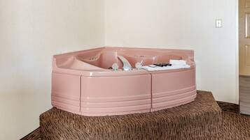 Jetted bathtub