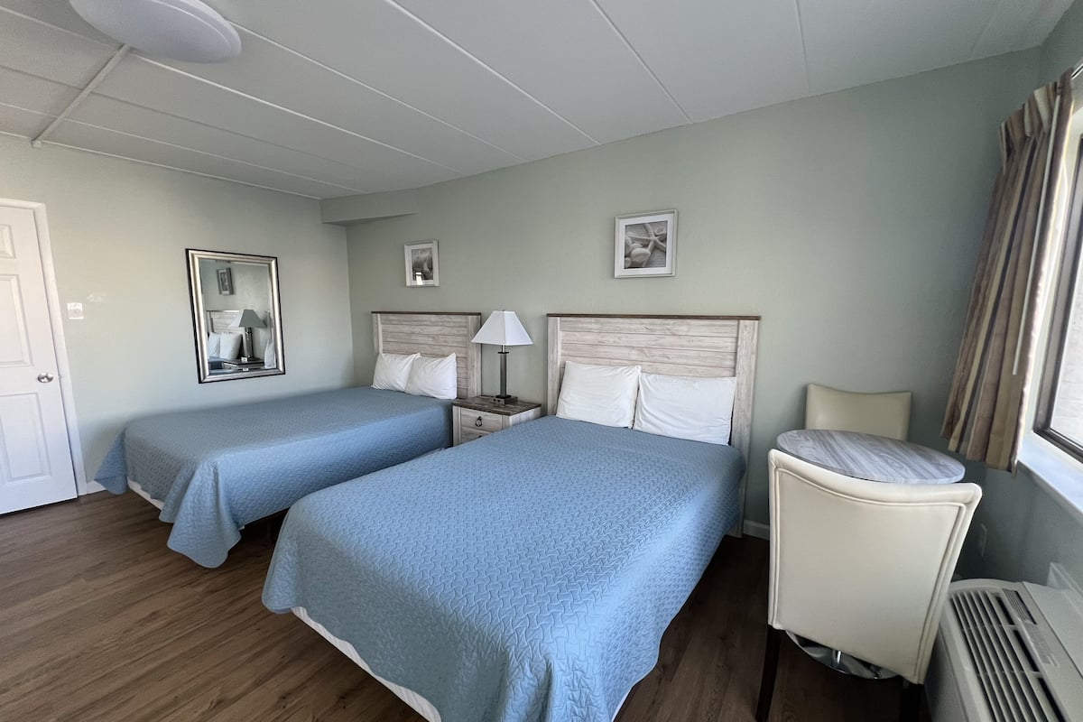 Comfort Room, 2 Double Beds | Desk, free WiFi, bed sheets