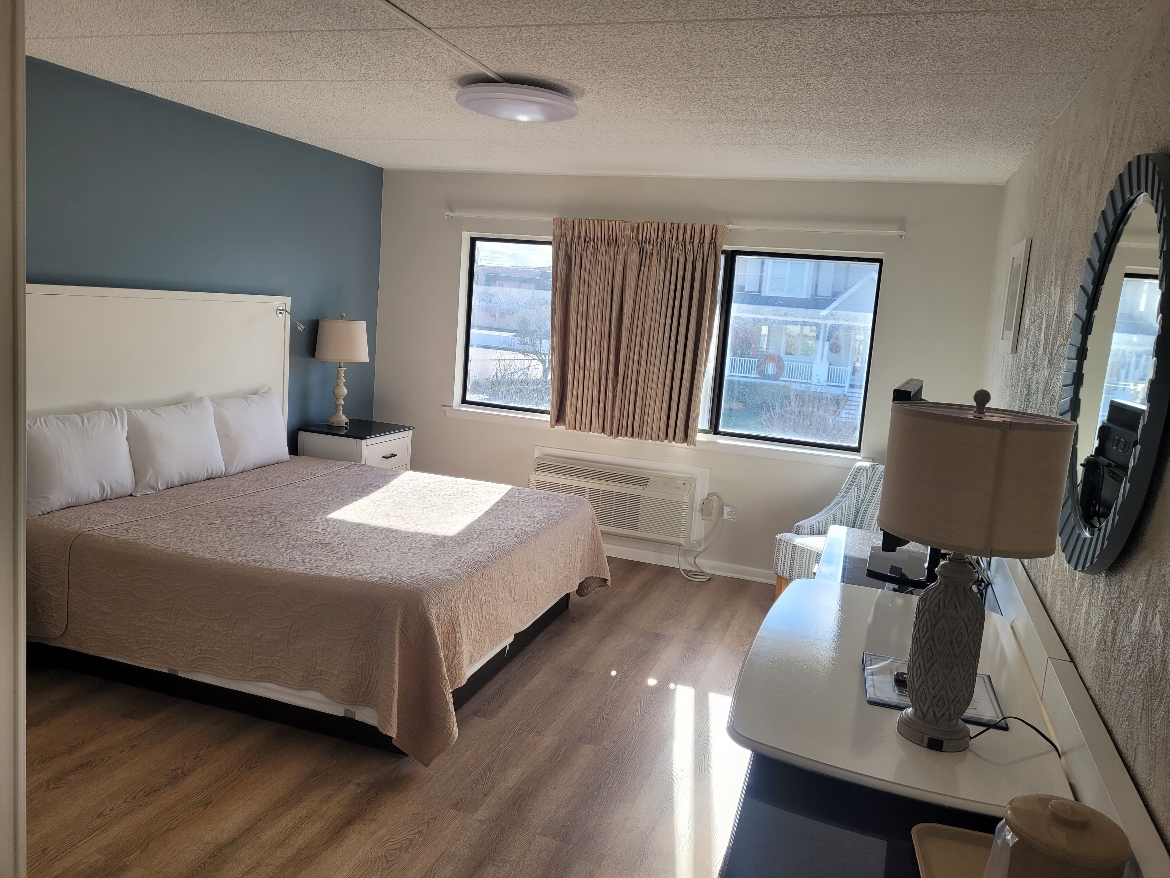 ห้องคลาสสิก, เตียงคิงไซส์ 1 เตียง | โต๊ะทำงาน, Wi-Fi ฟรี, ผ้าปูที่นอน