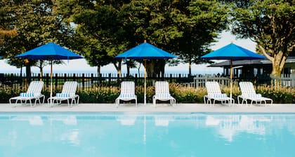 Lake Shore Resort