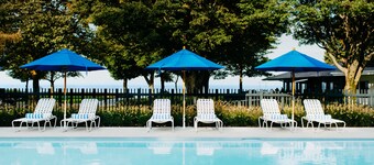 Lake Shore Resort