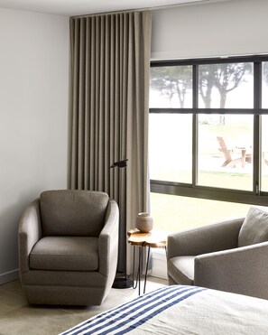 Standard-huone, 1 suuri parisänky, järvinäköala (Newly Renovated) | Ilmainen Wi-Fi, vuodevaatteet