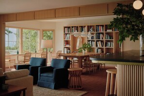 Tägliches inbegriffenes kontinentales Frühstück