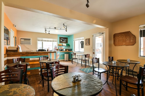 Adventure Inn & Motel