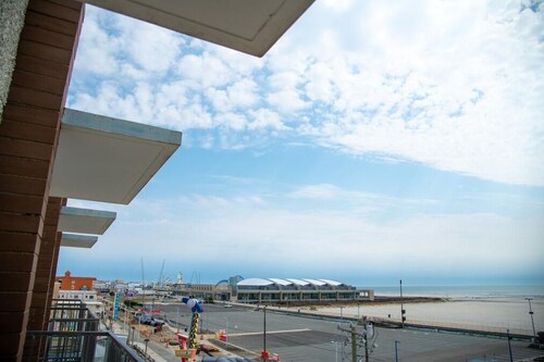 Newport Beach Resort