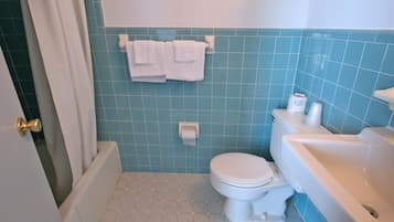 Combined shower/bathtub, hair dryer, towels