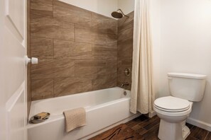 Amenidades de baño gratuitas y toallas 