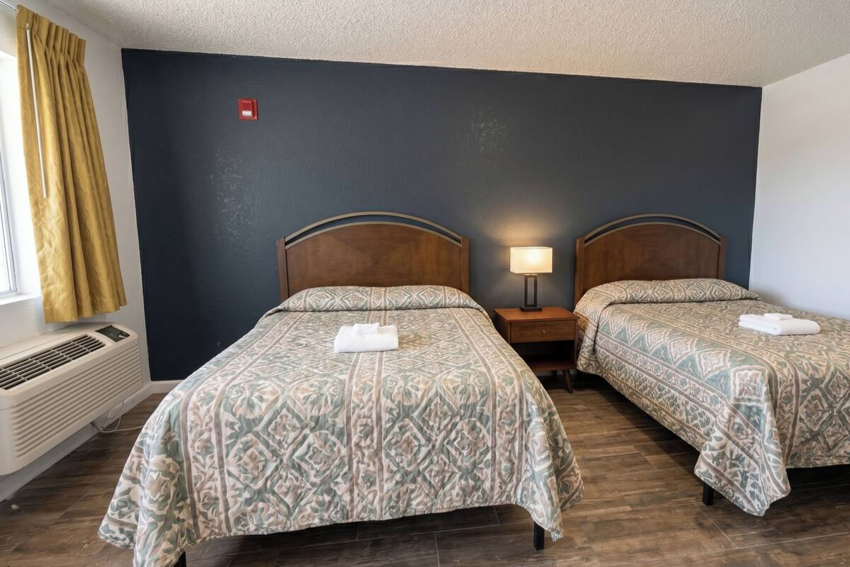 WiFi (free), bed sheets