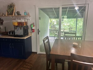 Free daily continental breakfast - The Brookside Motel by Belvilla Keystone Near Mt.Rushmore (Keystone)