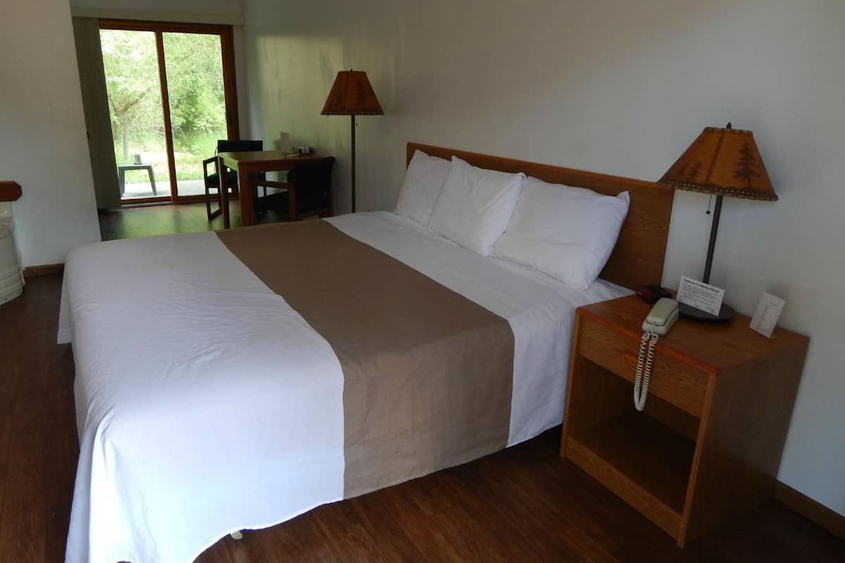 Habitación, 1 cama King size, para no fumadores | Ropa de cama de alta calidad y tabla de planchar con plancha