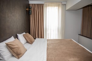 Executive suite, 1 slaapkamer | Een kluis op de kamer, een strijkplank/strijkijzer, extra bedden