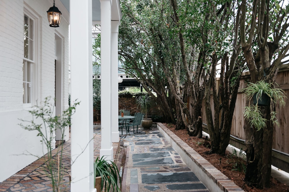 Henry Howard Hotel by null