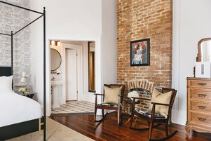 Royal Room, 1 Queen Bed | Premium bedding, pillowtop beds, in-room safe, free WiFi