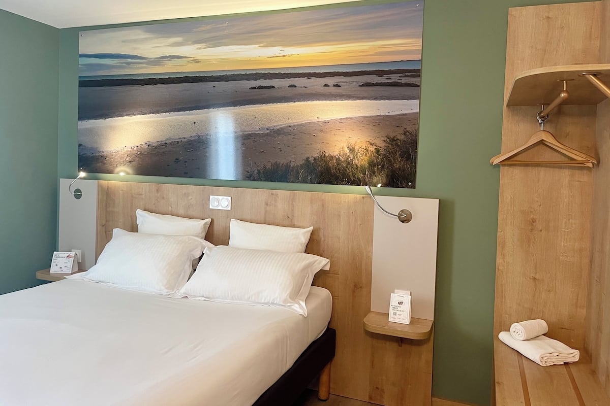 Habitación doble superior | Ropa de cama de alta calidad y decoración personalizada