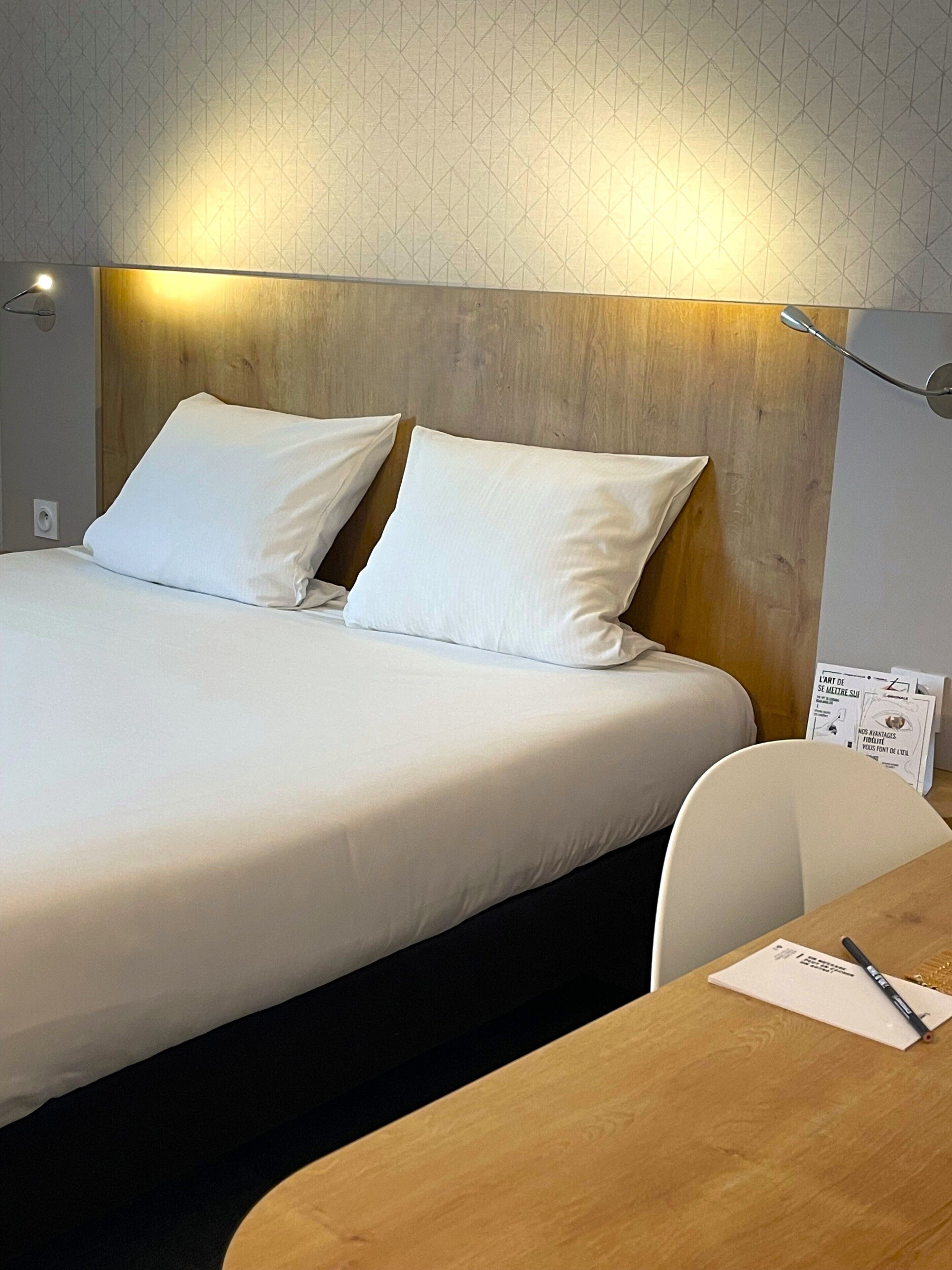 Habitación doble | Ropa de cama de alta calidad y decoración personalizada 