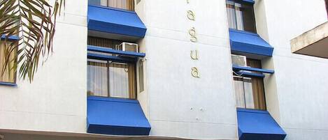 A modern building with a sign reading "Hotel Burga".