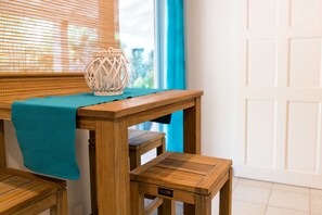 Apartment, 1 Bedroom (No Pool)  | Servicio de comidas en la habitación