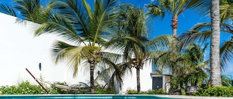 Garden Apartment with Pool | Terrasse/Patio