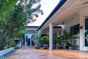 Studio (No Pool)  | Terrace/patio - Cas Elizabeth (Noord)