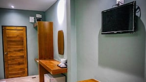 Basic Double Room, Terrace, Hill View | WiFi (free) - CK Hostel (Koh Tao)