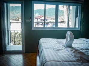 Chambre Double, terrasse, vue colline