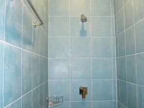 1 Bed in 4 Beds Dormitory En Suite ( Female ) | Salle de bain | Serviettes fournies
