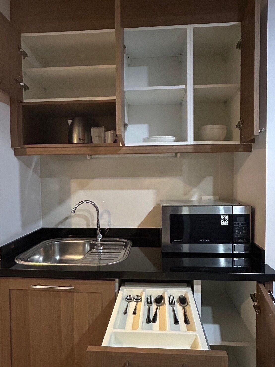 superior room | 1 bedroom, minibar, desk, blackout curtains