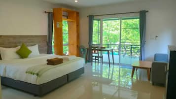 Estudio superior | 1 habitación, caja de seguridad en la habitación y escritorio