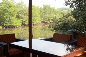 S'hi serveixen esmorzars, dinars, sopars i plats de cuina francesa 