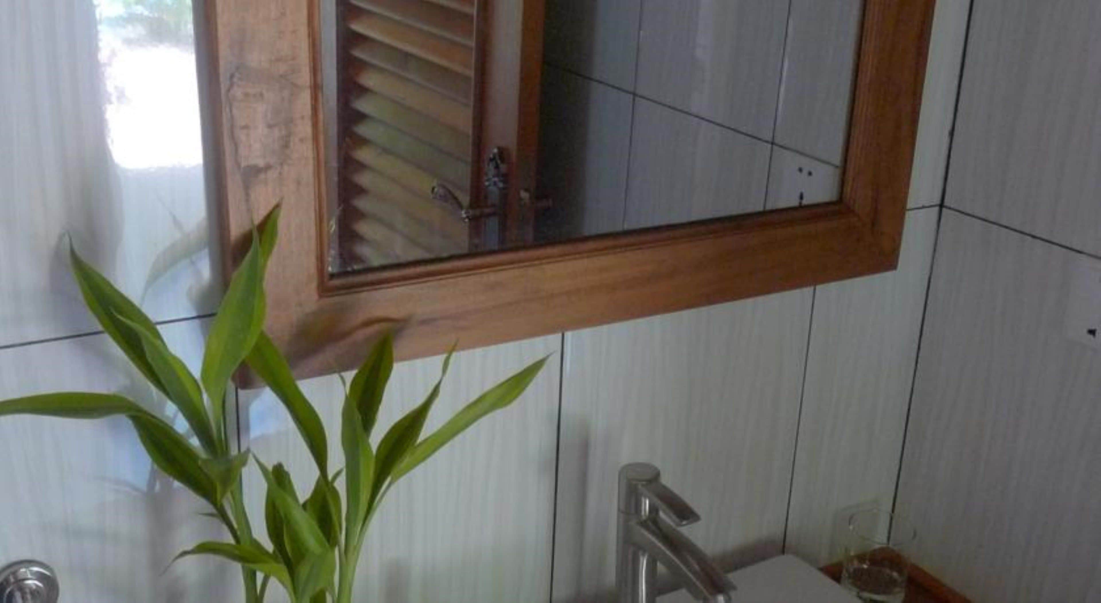 shower, free toiletries, towels