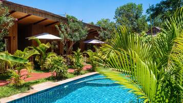 Outdoor pool, pool loungers