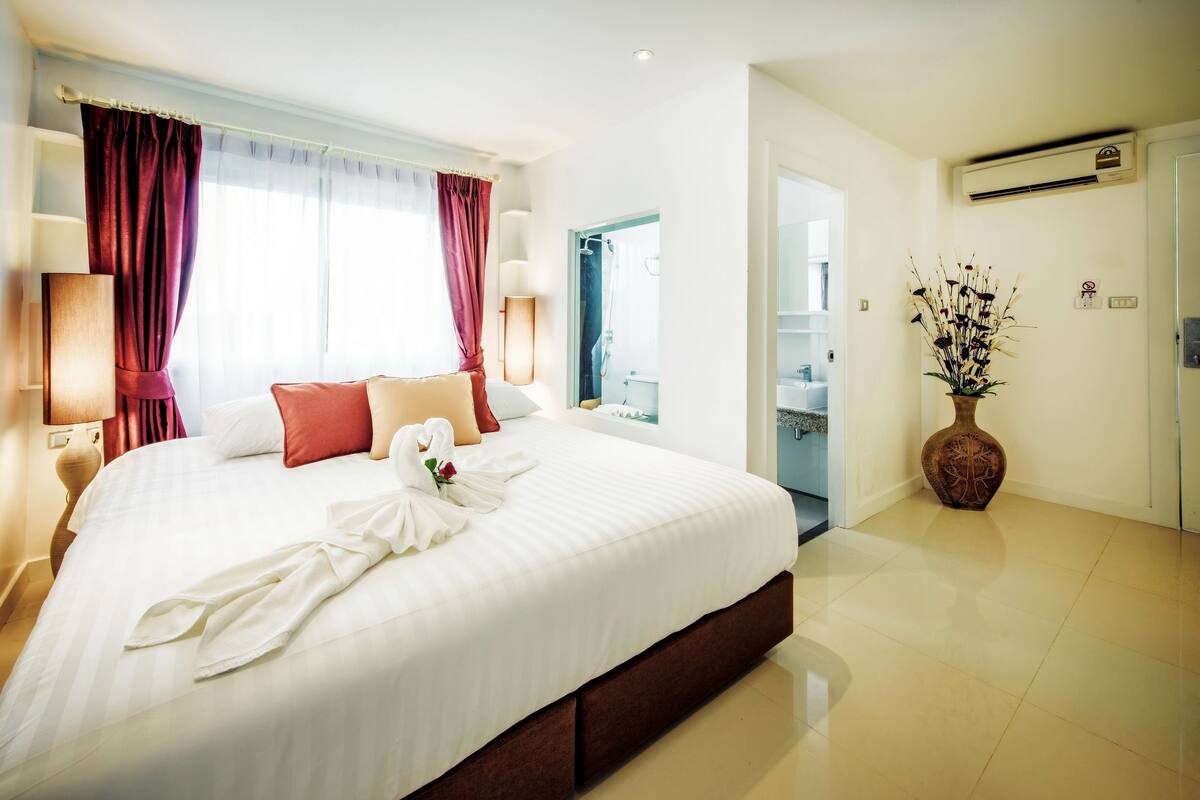 Standard Room (No Balcony, No Window) | Minibar, in-room safe, desk, free WiFi