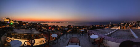 The Magnaura Palace Hotel - Image 2
