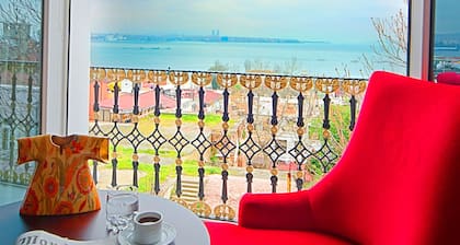 The Magnaura Palace Hotel