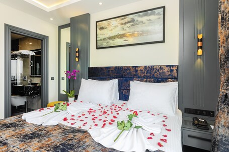 The Magnaura Palace Hotel - Image 30