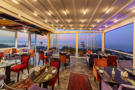 The Magnaura Palace Hotel - Image 24