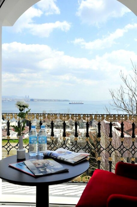The Magnaura Palace Hotel - Image 18