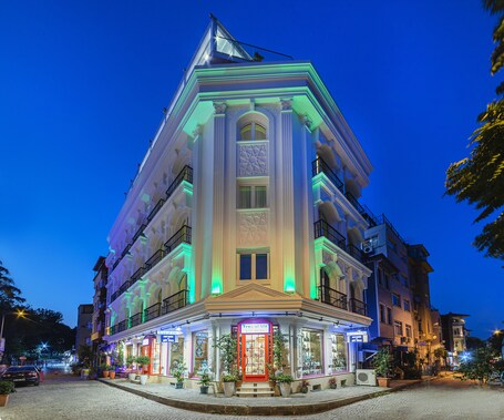 The Magnaura Palace Hotel - Image 4